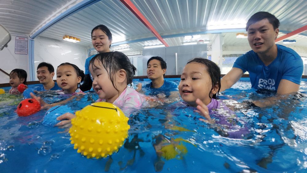 parent child bonding swim class